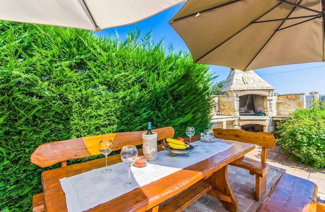 Villa Meri - Two Bedroom Villa, Sleeps 8