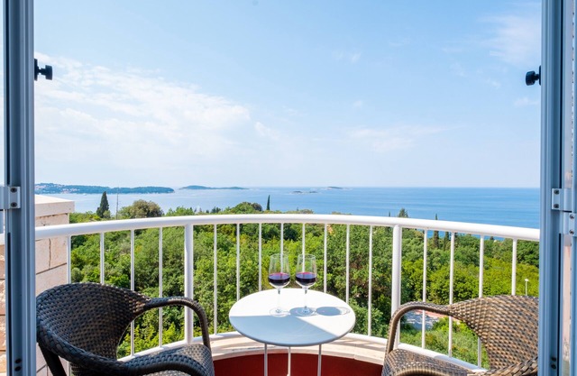 Villa Panorama Dubrovnik - Comfort Double Room with Balcony and Sea View