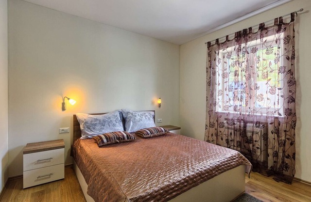 Villa Pave Hilltop - six bedroom, pool, jacuzzi, for up to 16