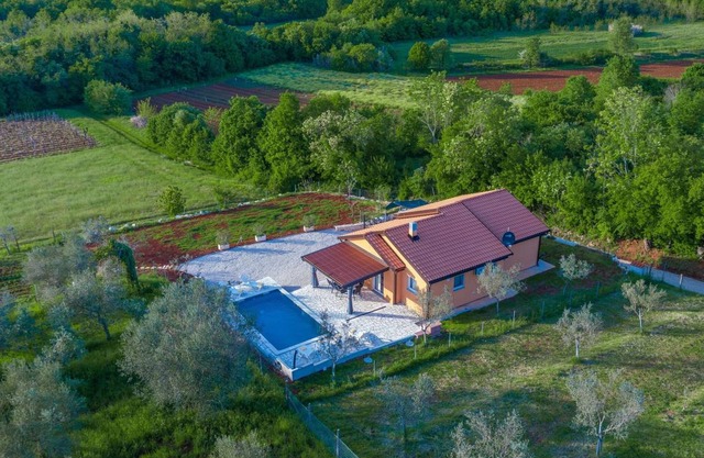 Villa Pendolina with Private Pool, Garden and BBQ