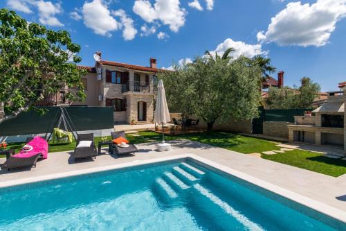 Villa Pietra for 6 people near Fažana with sea view - children playground & pet friendly