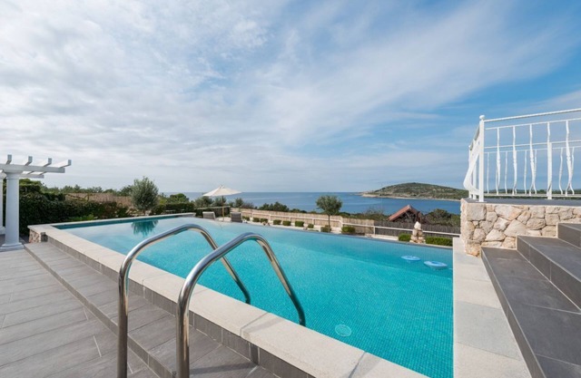 Villa Sea Side Drvenik with private pool near the sea on Drvenik Mali Island - Trogir