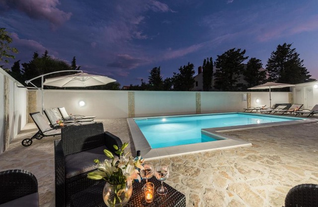 Villa Star 2 luxury apartment with a pool