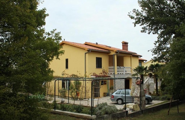 Vinez Apartment Sleeps 4 Air Con WiFi in Vinež