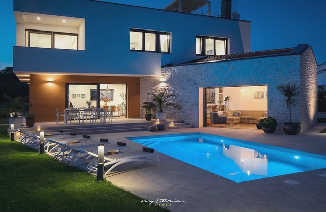 Wonderful new villa with pool near Tar