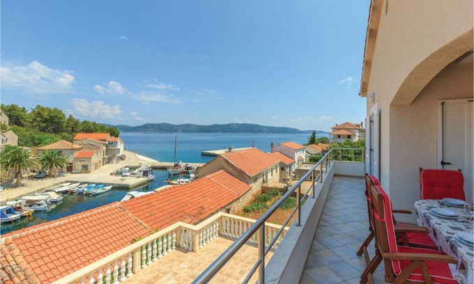 Komoseva Apartment | 100 m² Apartment ∙ 3 bedrooms ∙ 7 guests