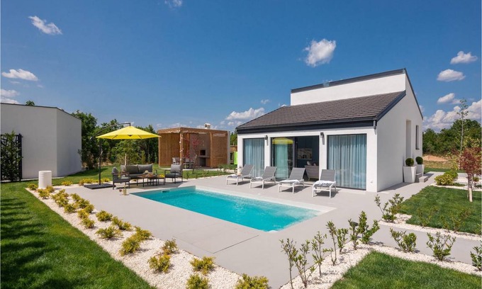 Oklaj House | 100 m² House ∙ 2 bedrooms ∙ 4 guests