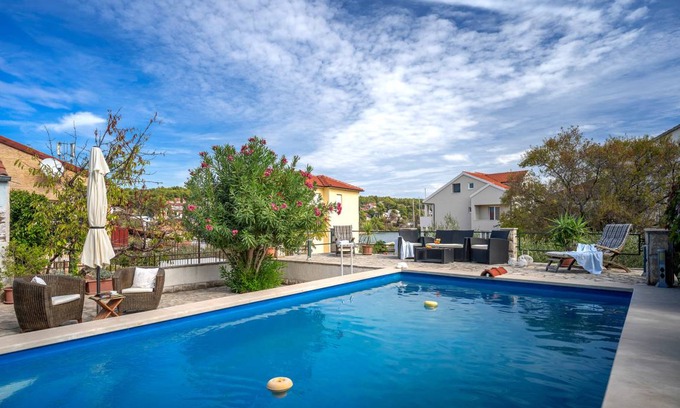 Vrboska House | 100 m² House ∙ 3 bedrooms ∙ 6 guests