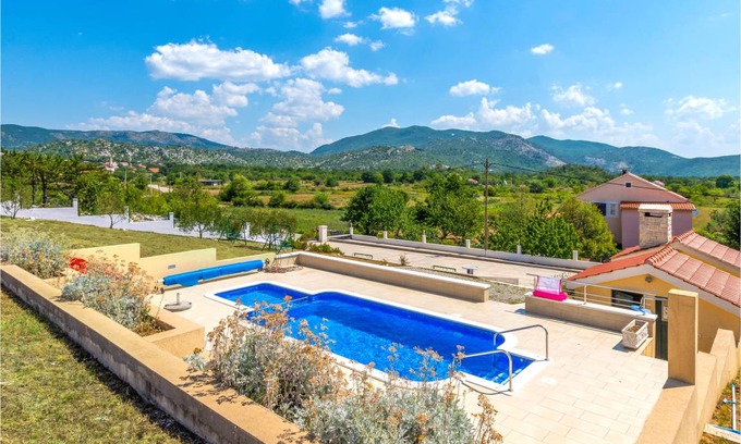 Neoric House | 105 m² House ∙ 2 bedrooms ∙ 6 guests