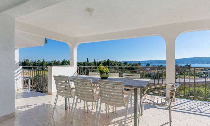 Kastel Novi Apartment | 107 m² Apartment ∙ 4 bedrooms ∙ 8 guests