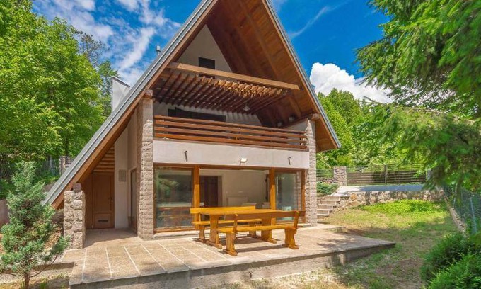 Lic Ski Chalet | 110 m² Chalet ∙ 2 bedrooms ∙ 4 guests