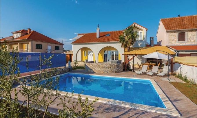 Oklaj House | 110 m² House ∙ 2 bedrooms ∙ 6 guests