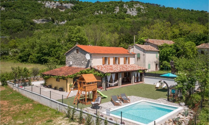 Rim House | 110 m² House ∙ 2 bedrooms ∙ 6 guests