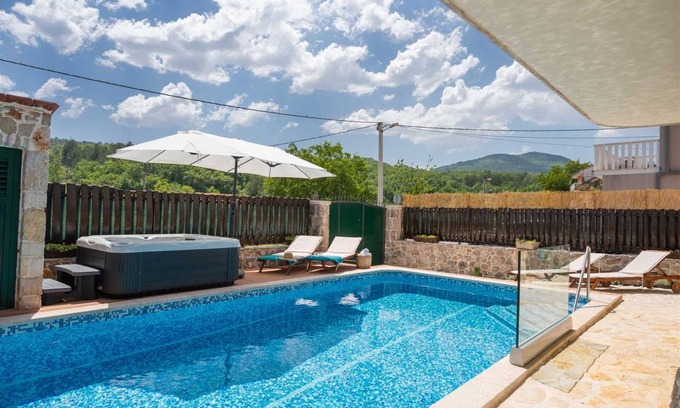 Prolozac Villa | 110 m² Villa ∙ 3 bedrooms ∙ 8 guests