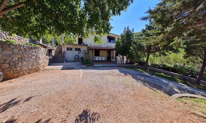 Sibinj Krmpotski Apartment | 115 m² Apartment ∙ 4 bedrooms ∙ 8 guests