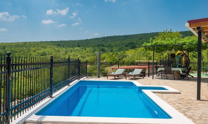 Lecevica House | 115 m² House ∙ 3 bedrooms ∙ 8 guests