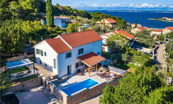 Lukoran House | 115 m² House ∙ 3 bedrooms ∙ 8 guests