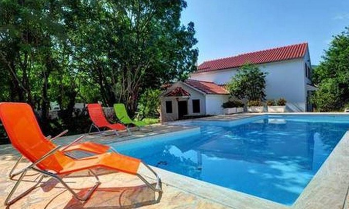 Trilj House | 115 m² House ∙ 4 bedrooms ∙ 8 guests