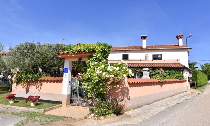 Radini House | 120 m² House ∙ 3 bedrooms ∙ 6 guests