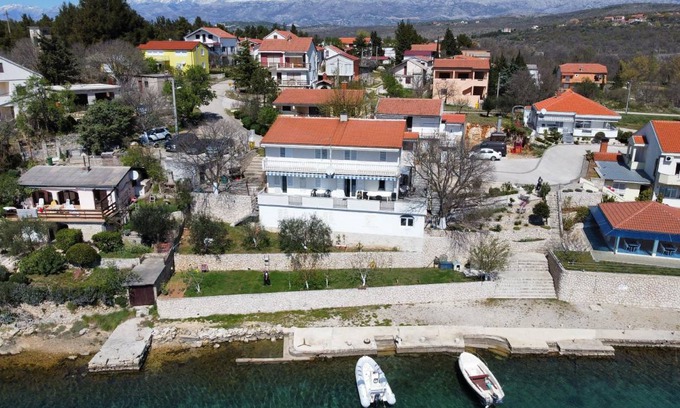 Obrovac Apartment | 120 m² Apartment ∙ 4 bedrooms ∙ 8 guests