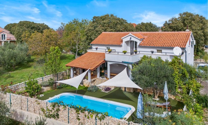 Promina House | 120 m² House ∙ 3 bedrooms ∙ 6 guests