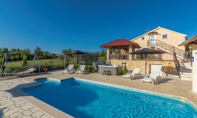 Nova Vas Villa | 120 m² Villa ∙ 4 bedrooms ∙ 8 guests