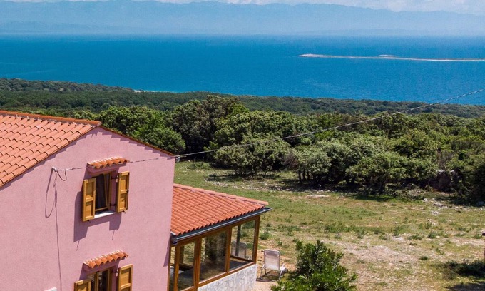 Belej House | 128 m² House ∙ 2 bedrooms ∙ 6 guests
