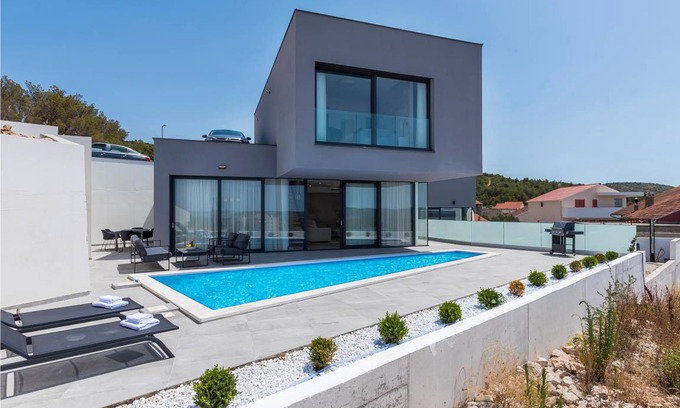 Sibenik House | 130 m² House ∙ 2 bedrooms ∙ 4 guests
