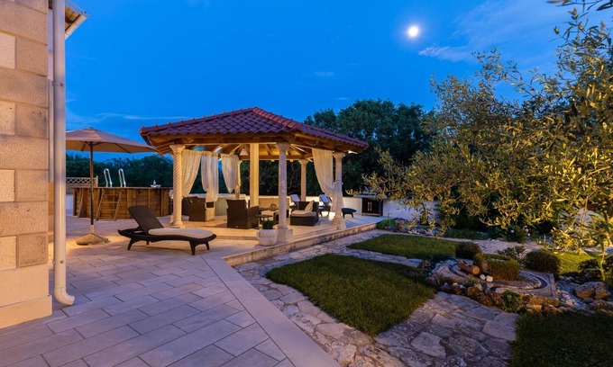 Praznica House | 130 m² House ∙ 4 bedrooms ∙ 6 guests