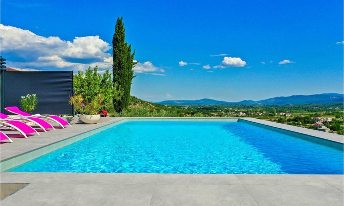 Prolozac House | 130 m² House ∙ 3 bedrooms ∙ 8 guests