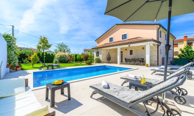 Nova Vas Villa | 130 m² Villa ∙ 3 bedrooms ∙ 7 guests