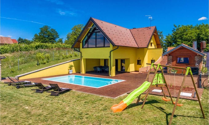 Selnica House | 135 m² House ∙ 2 bedrooms ∙ 6 guests