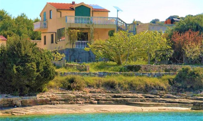Zirje House | 140 m² House ∙ 4 bedrooms ∙ 8 guests