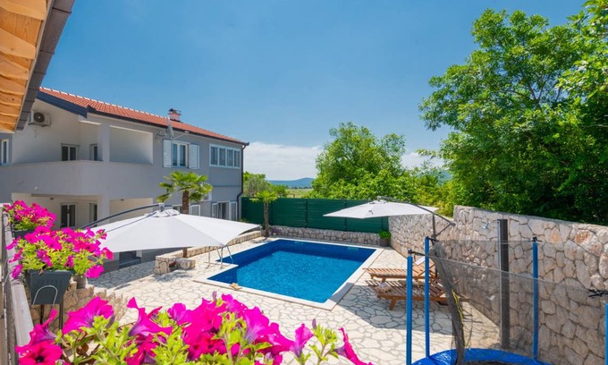 Zmijavci Villa | 145 m² Villa ∙ 4 bedrooms ∙ 8 guests