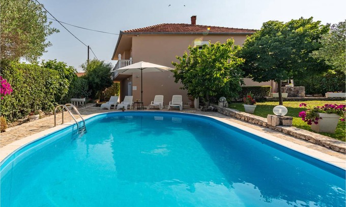 Lovinac House | 147 m² House ∙ 4 bedrooms ∙ 8 guests