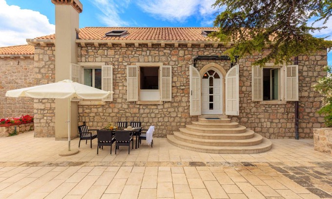 Pile House | 150 m² House ∙ 3 bedrooms ∙ 6 guests