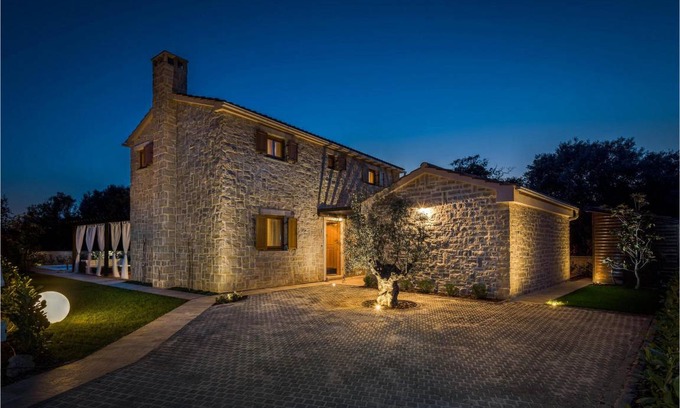 Ugljan House | 150 m² House ∙ 3 bedrooms ∙ 8 guests