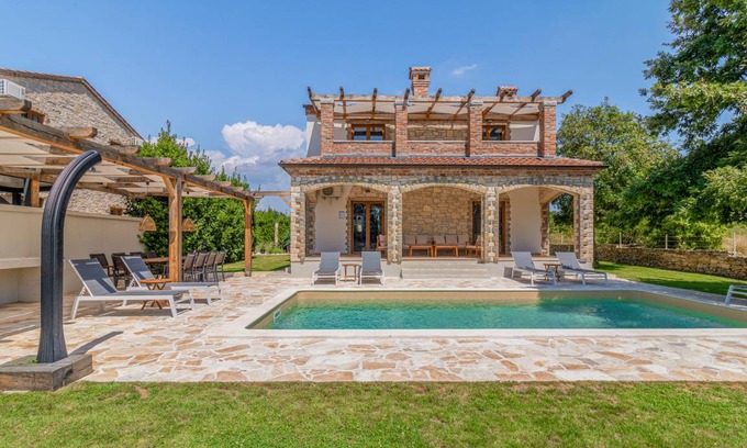 Cabrunici House | 150 m² House ∙ 4 bedrooms ∙ 8 guests