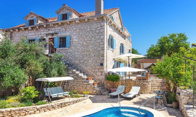 Milna (Brac) Villa | 155 m² Villa ∙ 3 bedrooms ∙ 9 guests