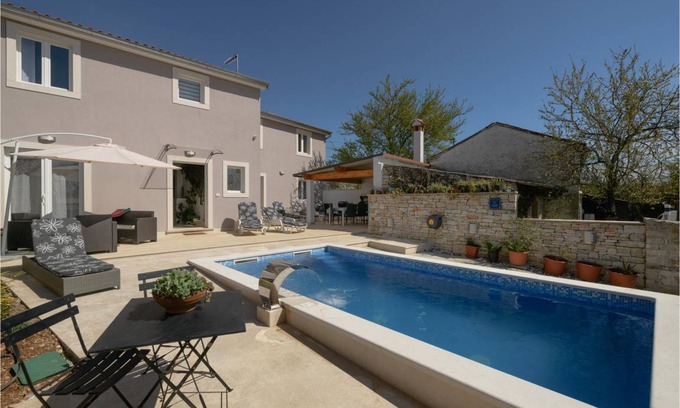 Debeljuhi House | 160 m² House ∙ 4 bedrooms ∙ 8 guests