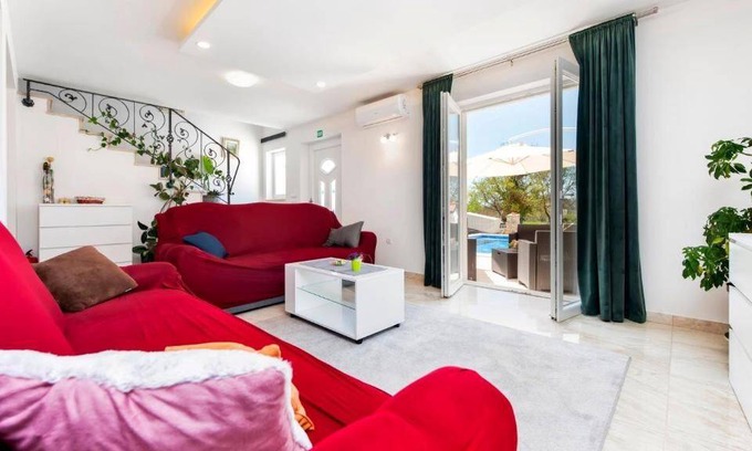 Debeljuhi House | 160 m² House ∙ 4 bedrooms ∙ 8 guests