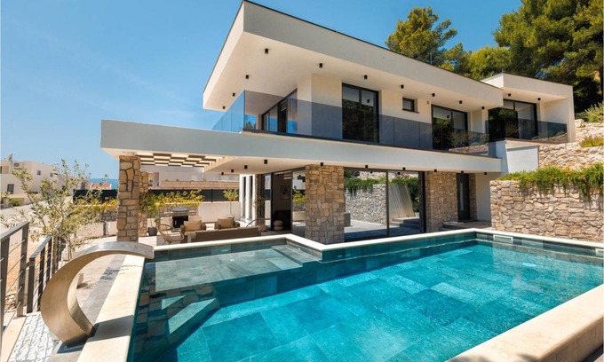 Komarna House | 160 m² House ∙ 4 bedrooms ∙ 8 guests