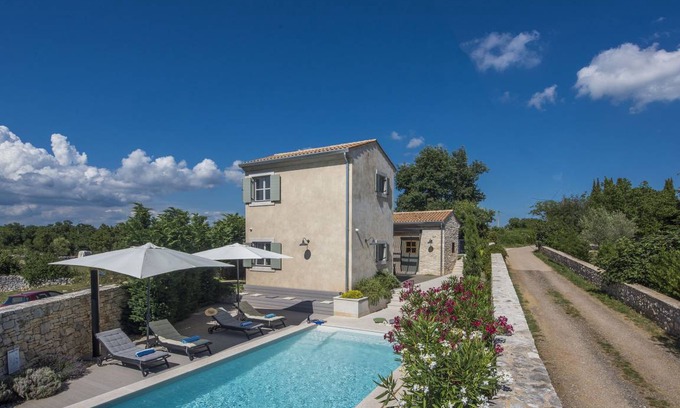 Kurili Villa | 160 m² Villa ∙ 3 bedrooms ∙ 8 guests