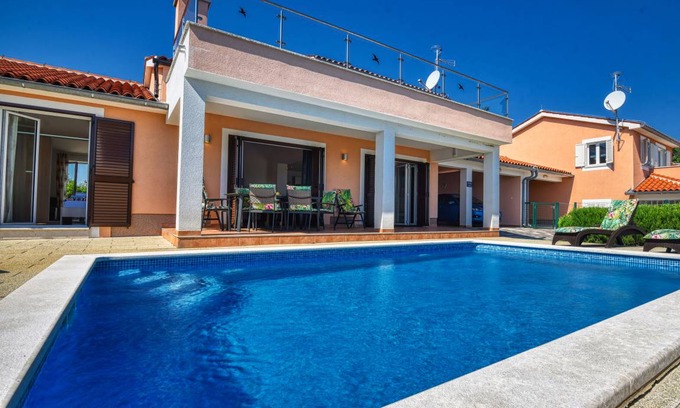 Crni Villa | 165 m² Villa ∙ 3 bedrooms ∙ 8 guests