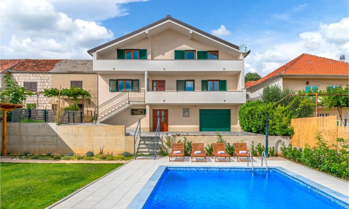Imotski House | 170 m² House ∙ 3 bedrooms ∙ 8 guests