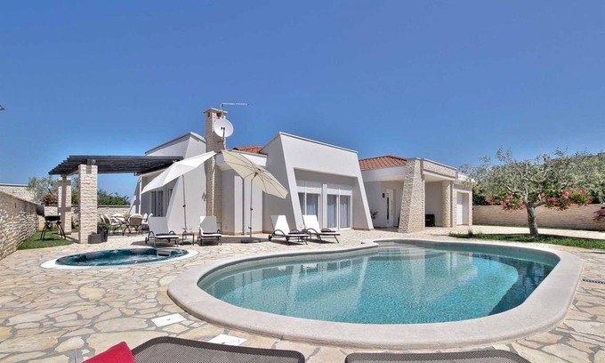 Umag Villa | 176 m² Villa ∙ 3 bedrooms ∙ 8 guests