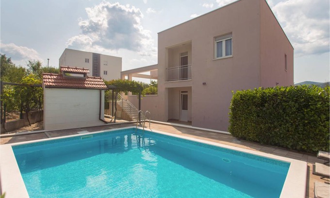 Dugopolje House | 179 m² House ∙ 3 bedrooms ∙ 8 guests