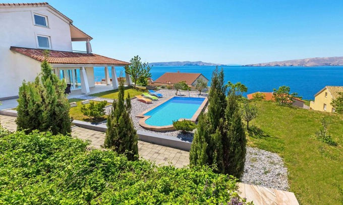 Vratarusa House | 180 m² House ∙ 4 bedrooms ∙ 7 guests