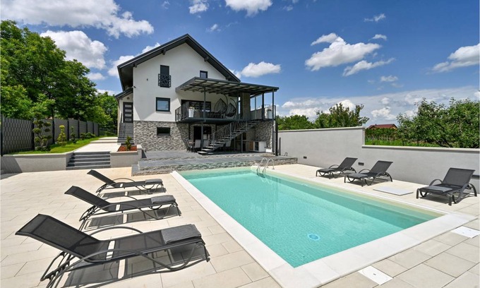 Ludbreg House | 180 m² House ∙ 4 bedrooms ∙ 10 guests