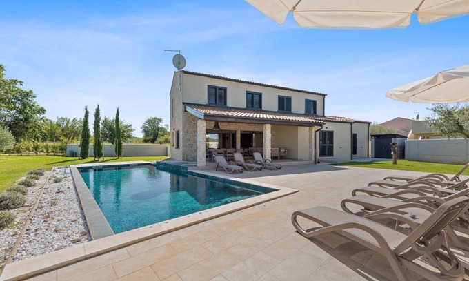 Brtonigla House | 188 m² House ∙ 4 bedrooms ∙ 8 guests